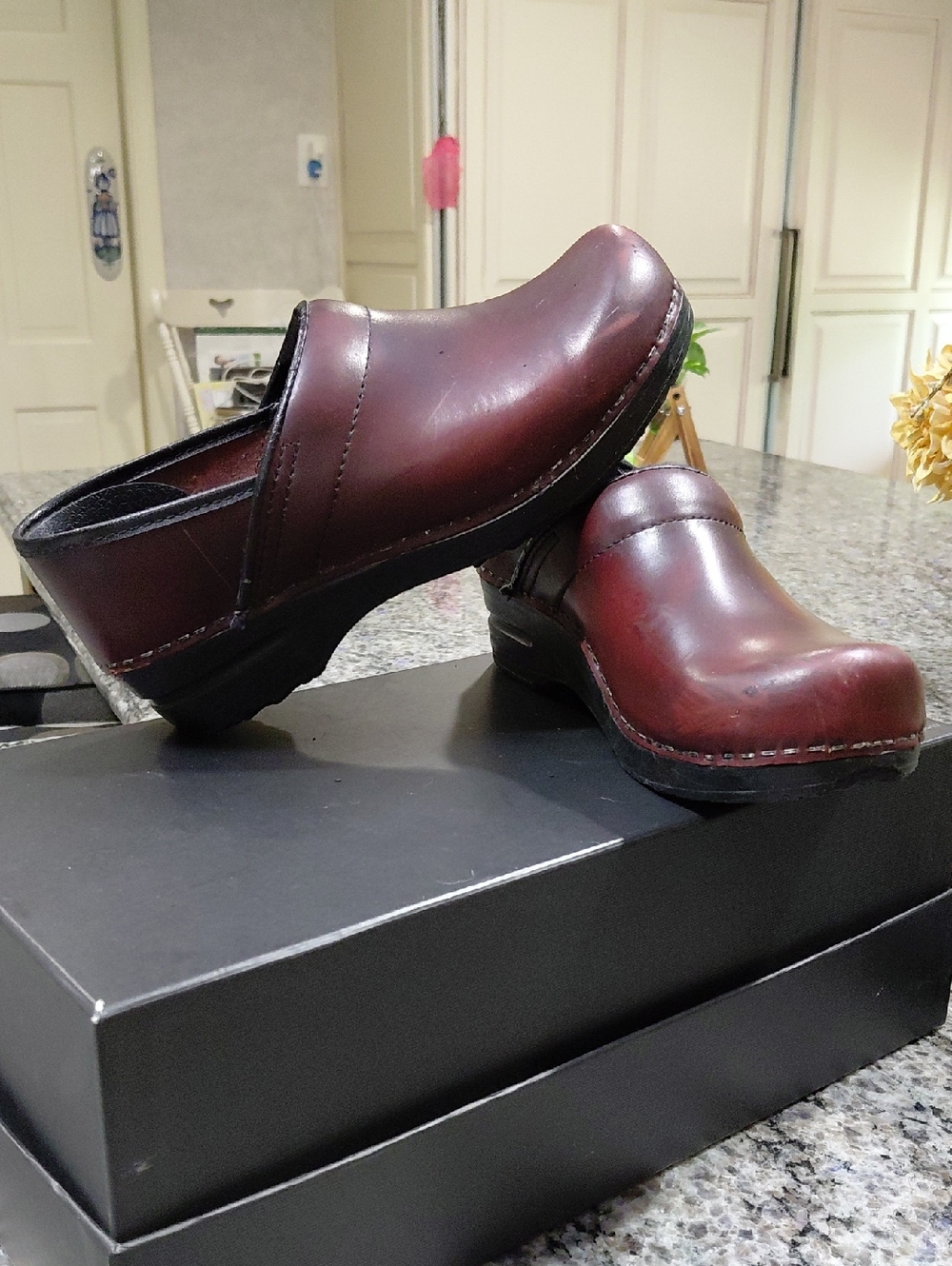 "Dansko" Sz.8.5, Womens, Burgundy Leather Clogs. Some flaking on the black edge.